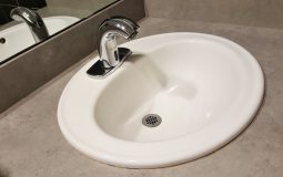 Umywalka okrągła czy prostokątna – jaką wybrać do łazienki?